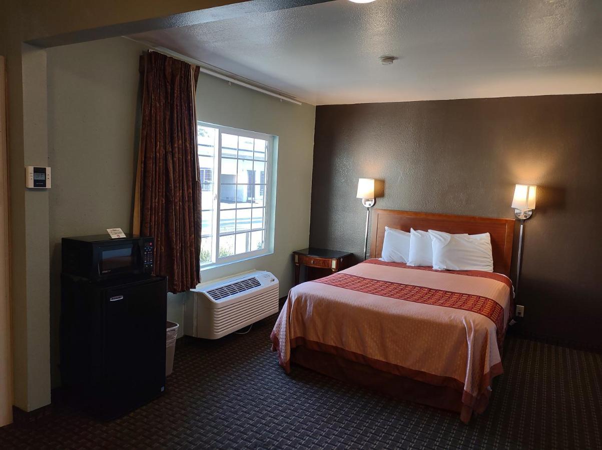 Economy Motel *