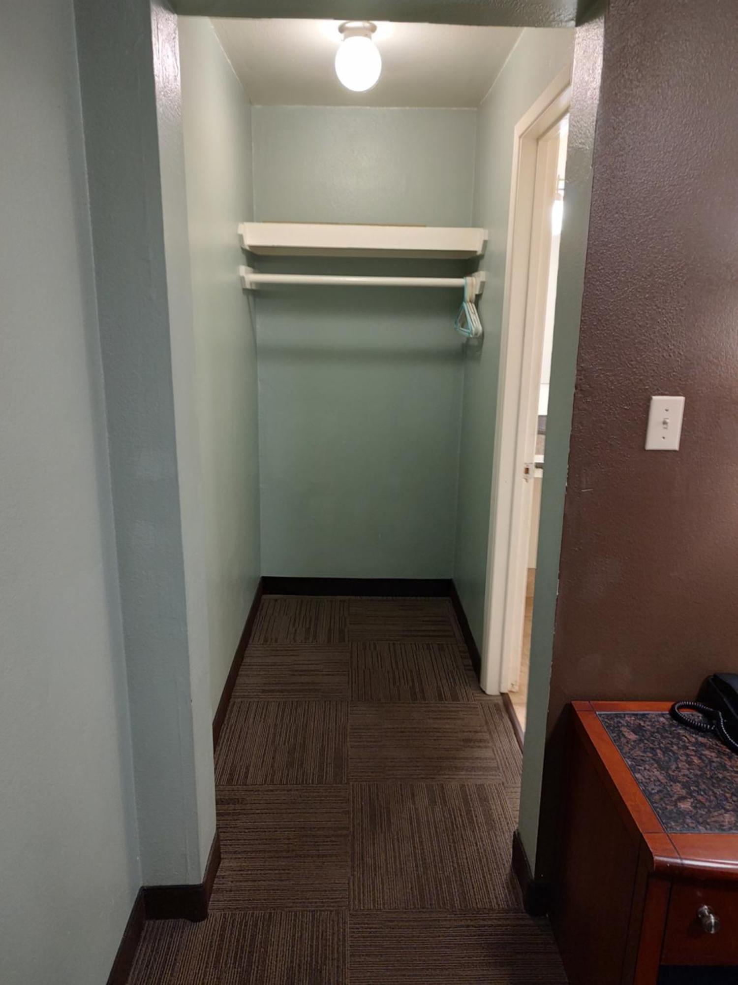 Economy Motel *