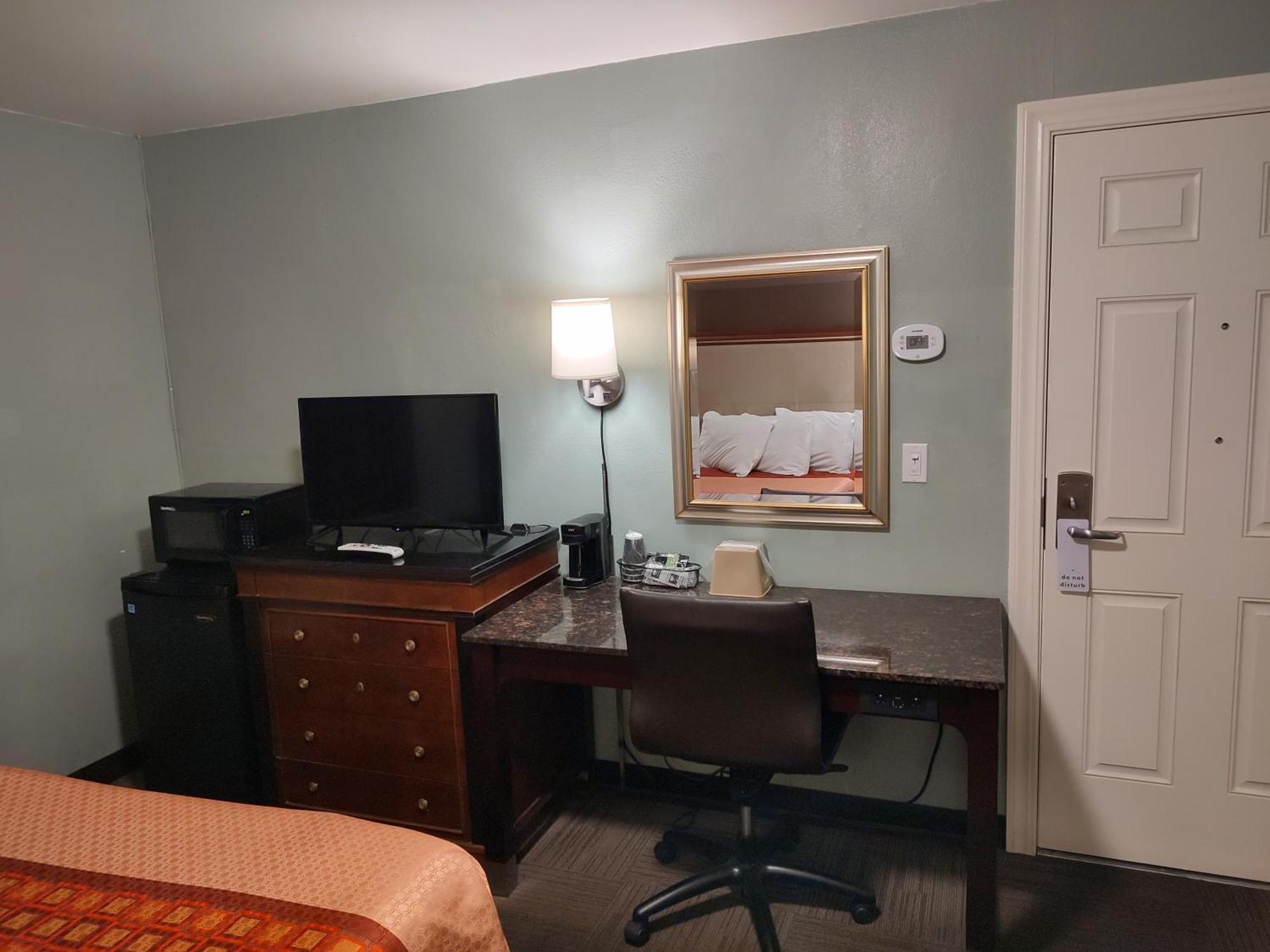 Economy Motel *